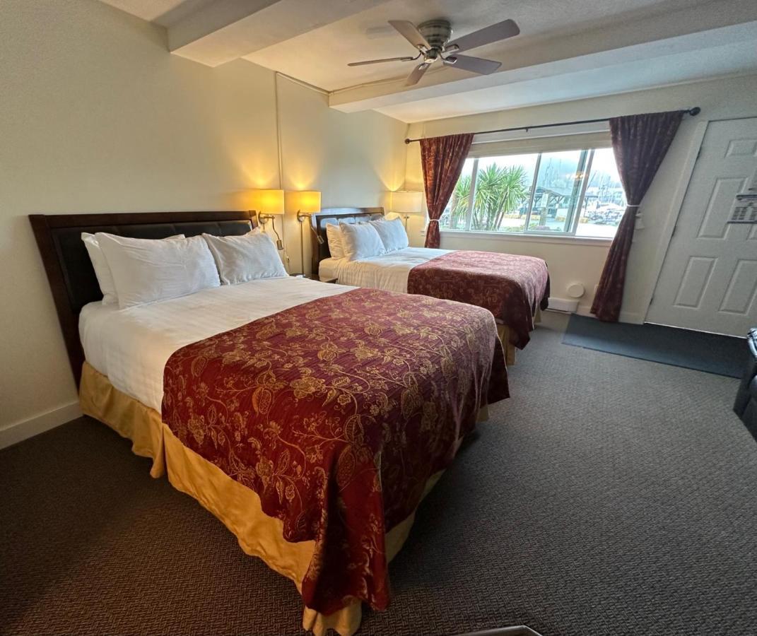 Bayshore Waterfront Inn Ucluelet Buitenkant foto