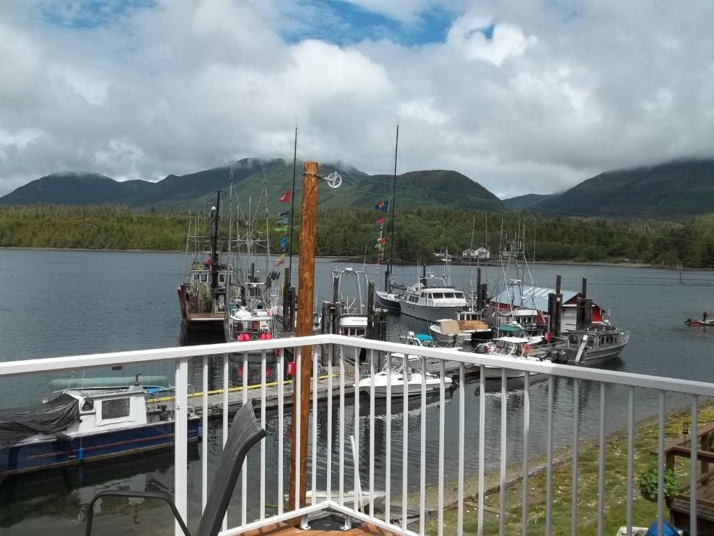Bayshore Waterfront Inn Ucluelet Buitenkant foto