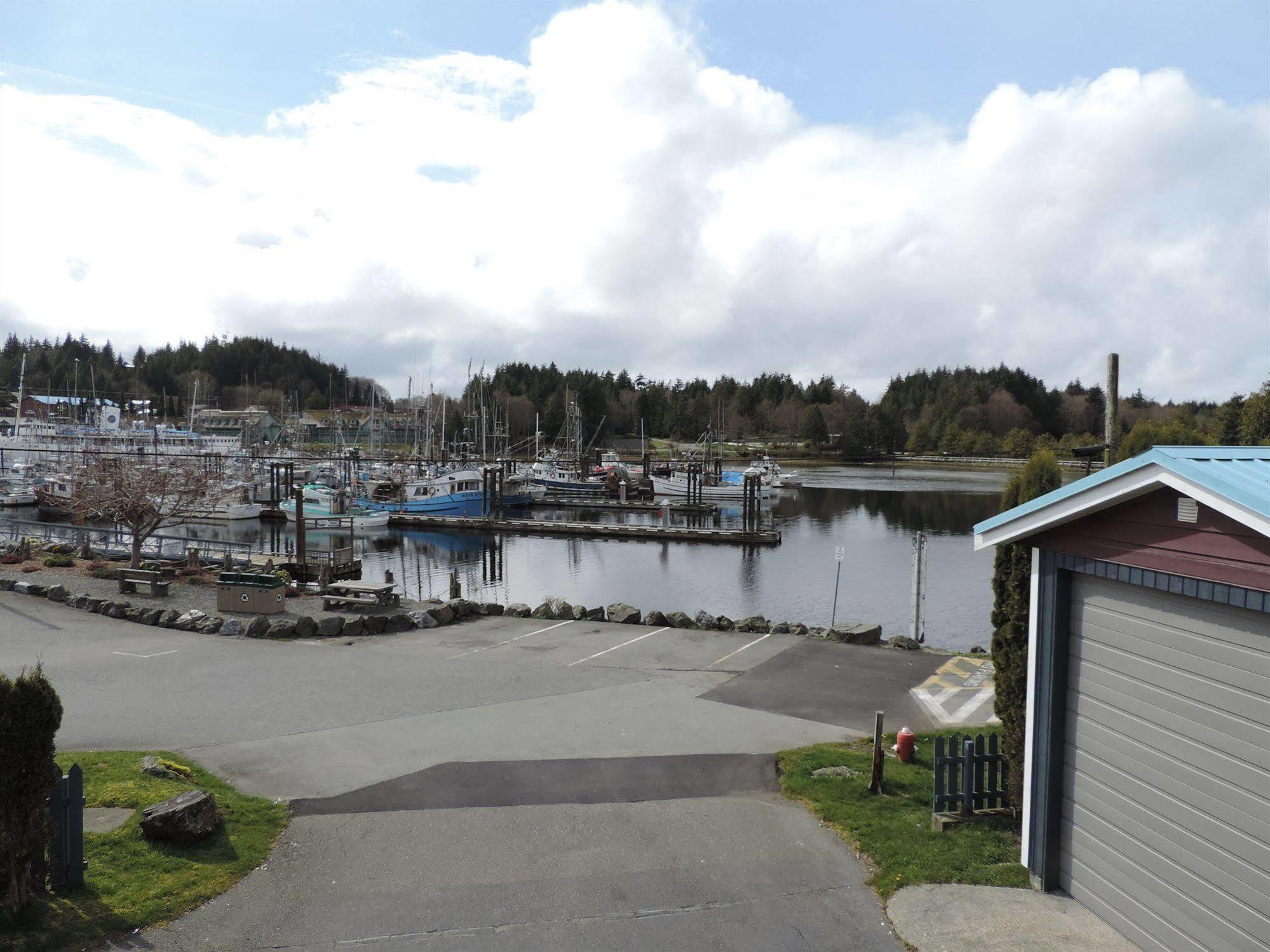 Bayshore Waterfront Inn Ucluelet Buitenkant foto