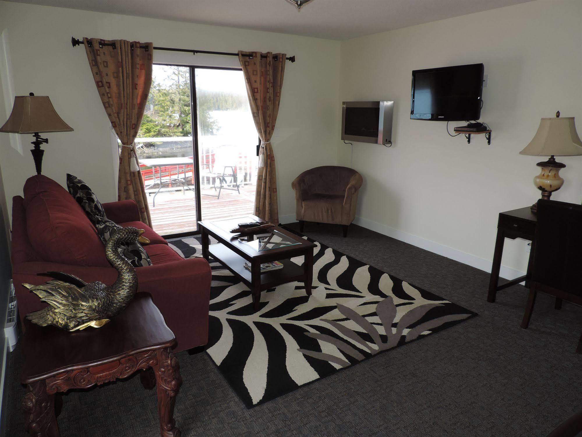 Bayshore Waterfront Inn Ucluelet Buitenkant foto