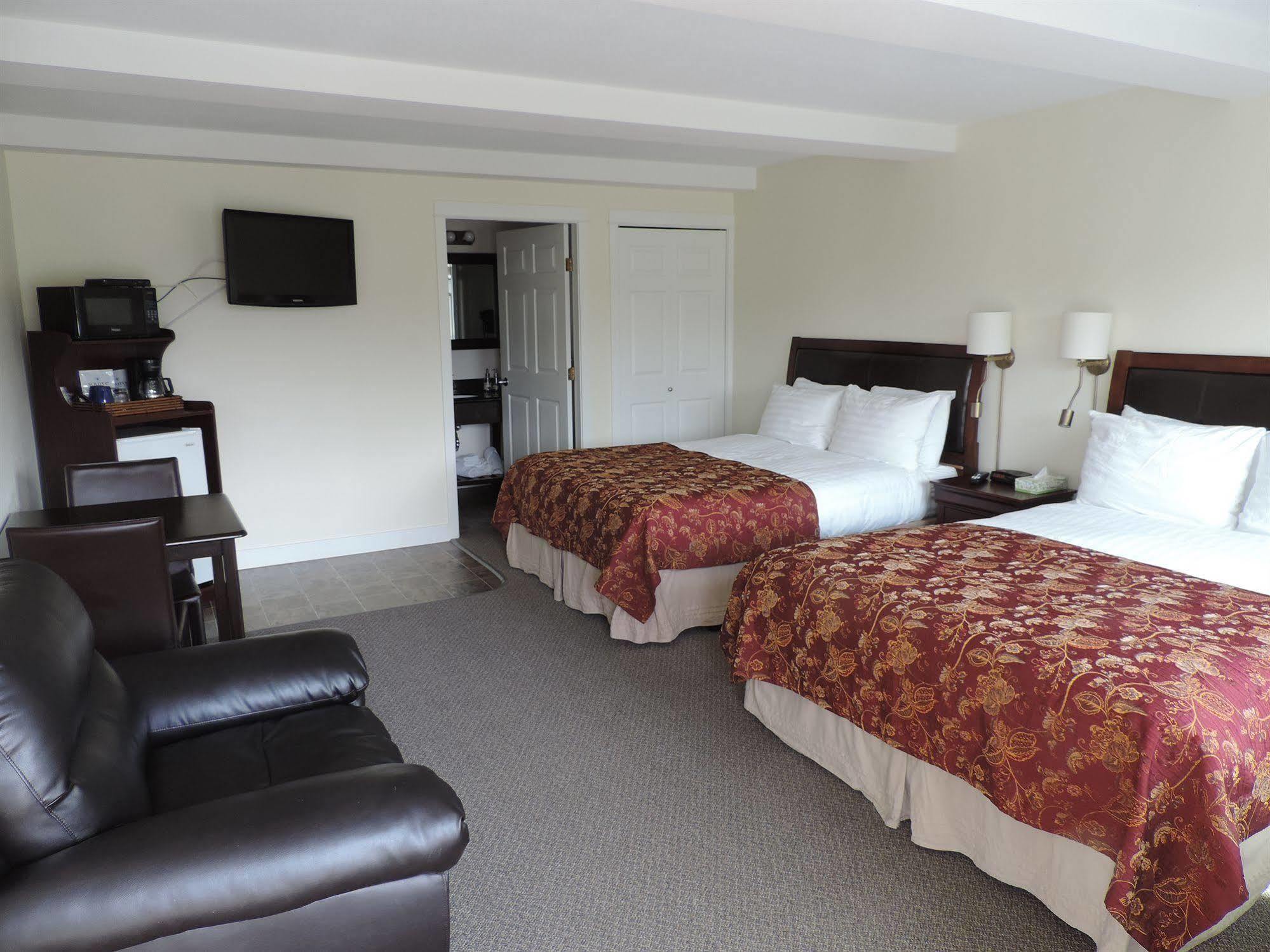 Bayshore Waterfront Inn Ucluelet Buitenkant foto