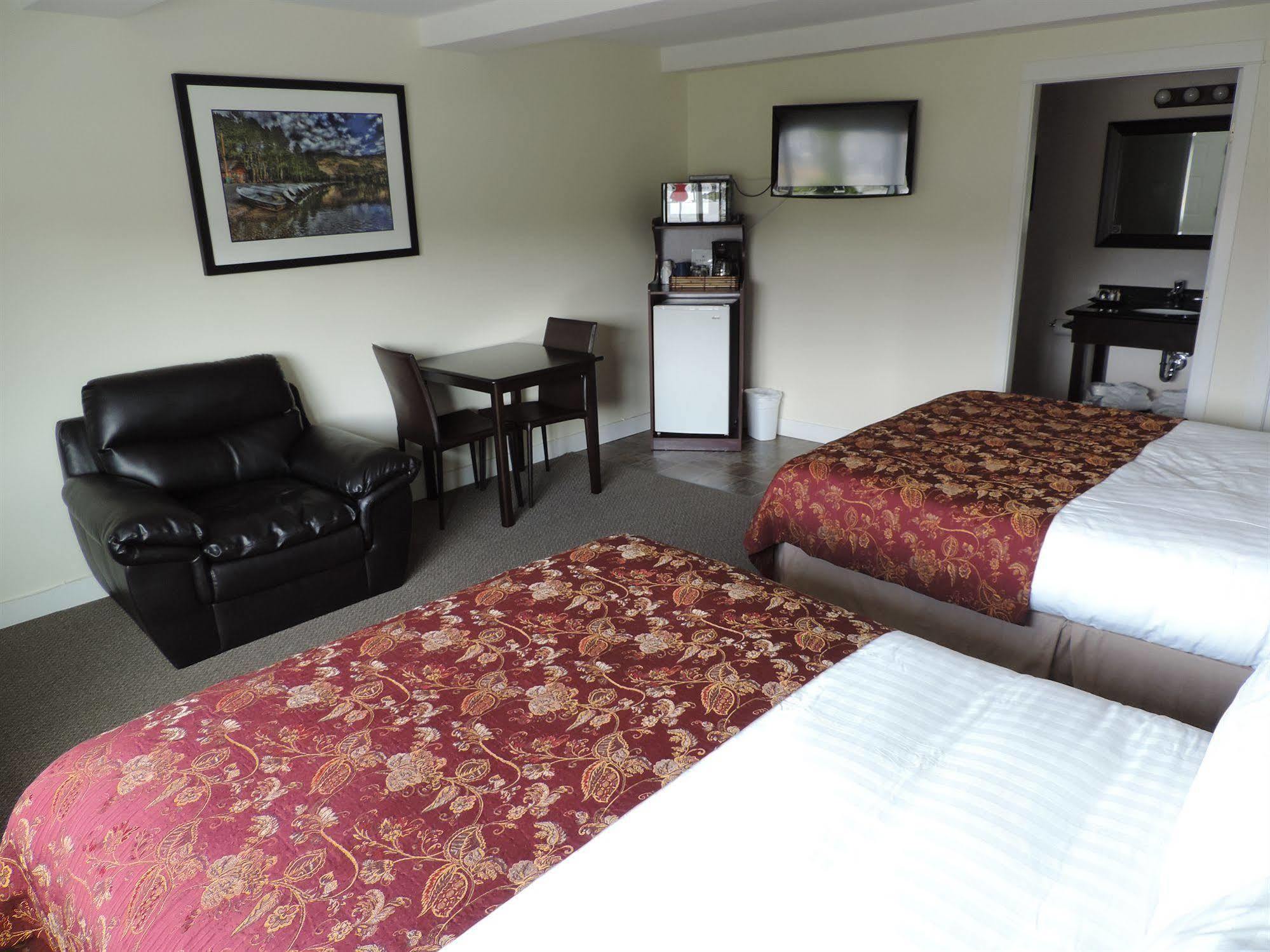 Bayshore Waterfront Inn Ucluelet Buitenkant foto