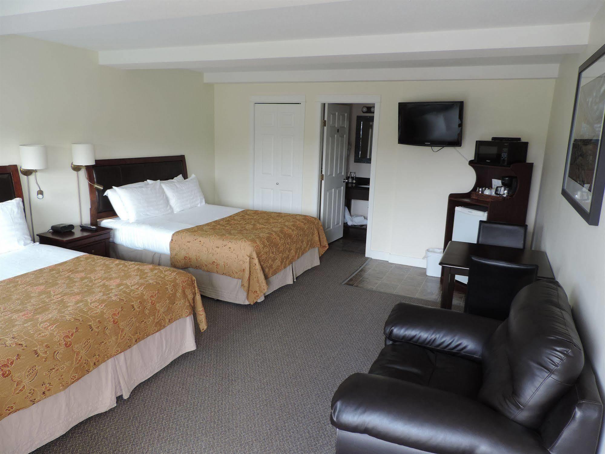 Bayshore Waterfront Inn Ucluelet Buitenkant foto