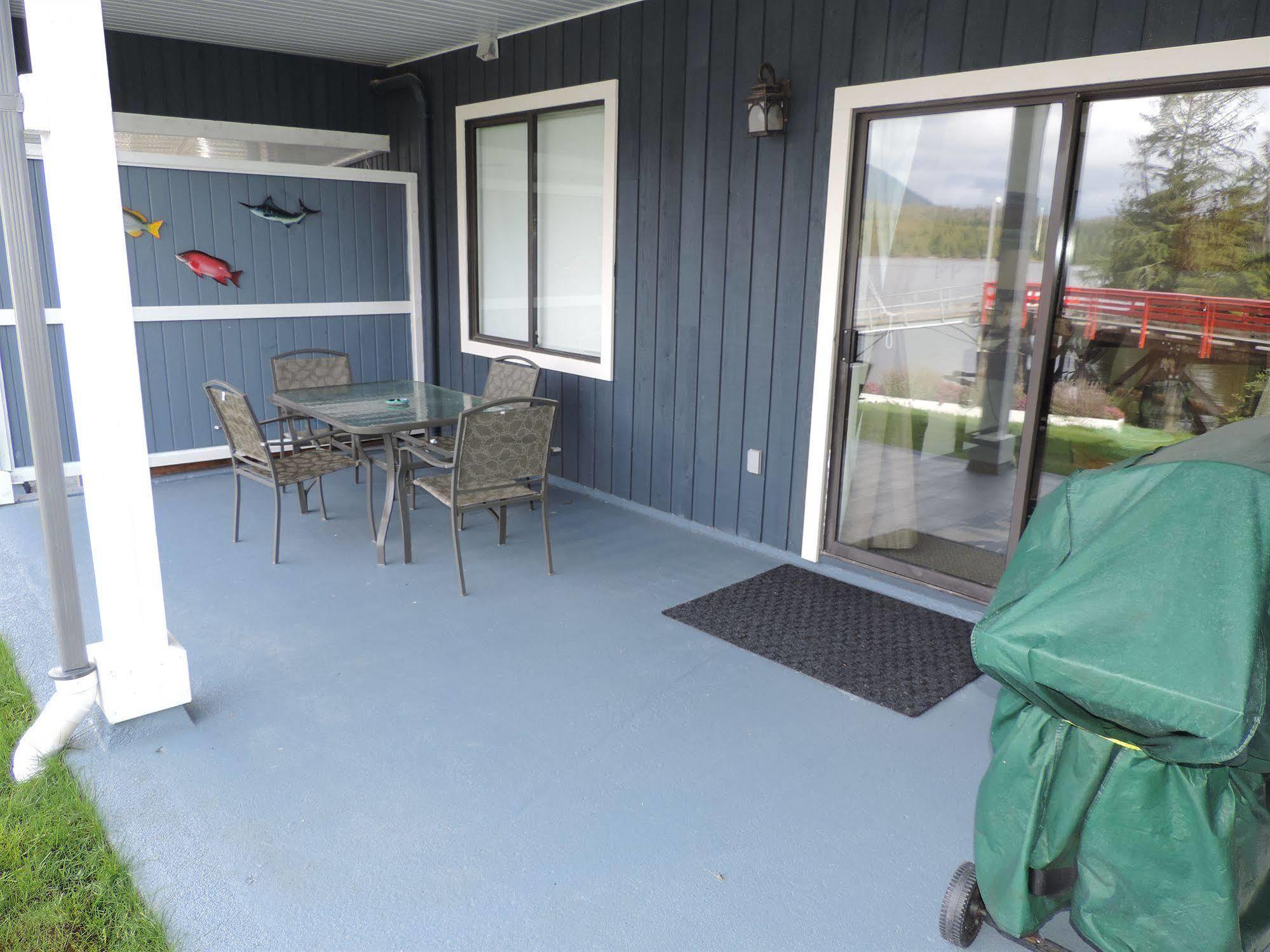 Bayshore Waterfront Inn Ucluelet Buitenkant foto