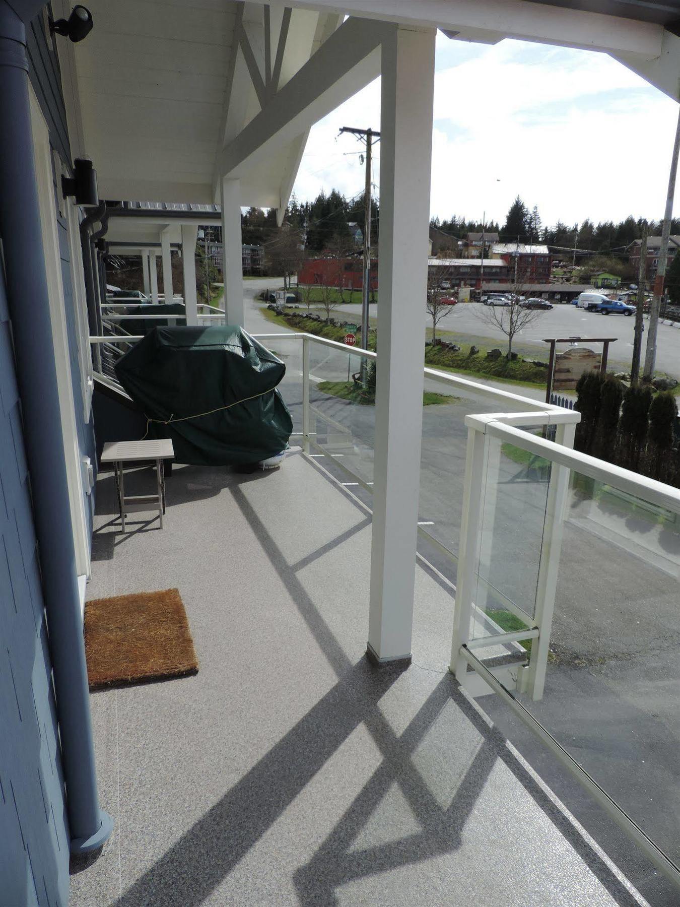 Bayshore Waterfront Inn Ucluelet Buitenkant foto