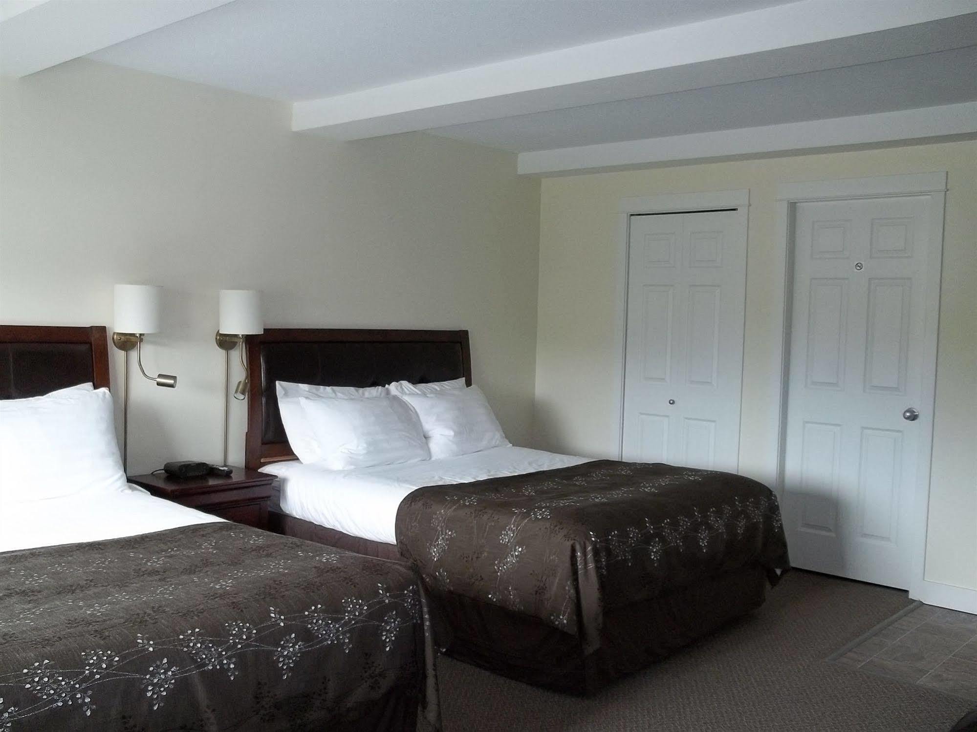 Bayshore Waterfront Inn Ucluelet Buitenkant foto