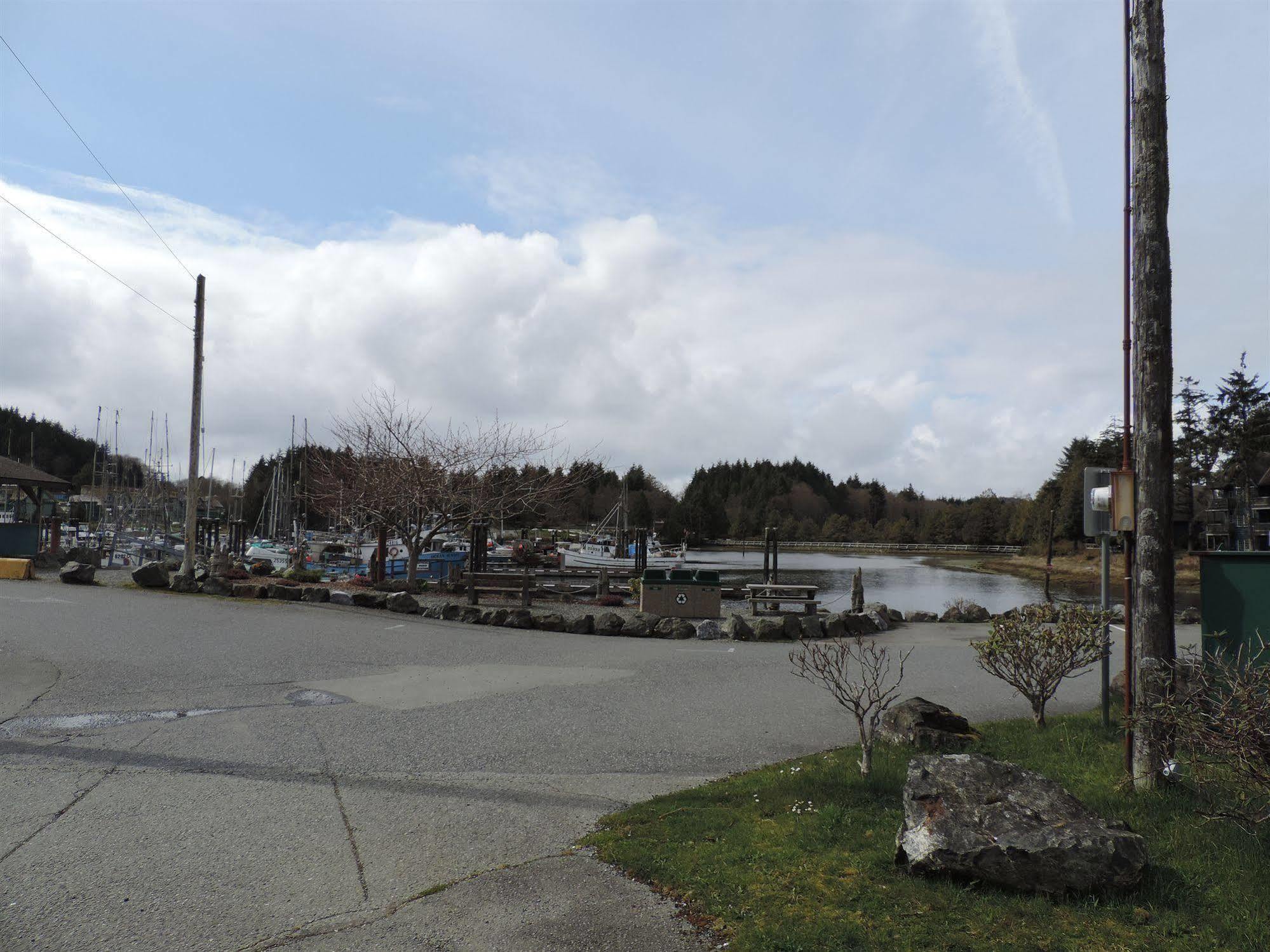 Bayshore Waterfront Inn Ucluelet Buitenkant foto